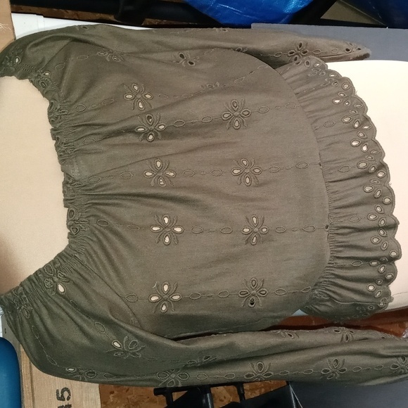 H&M medium olive green blouse - Picture 9 of 9